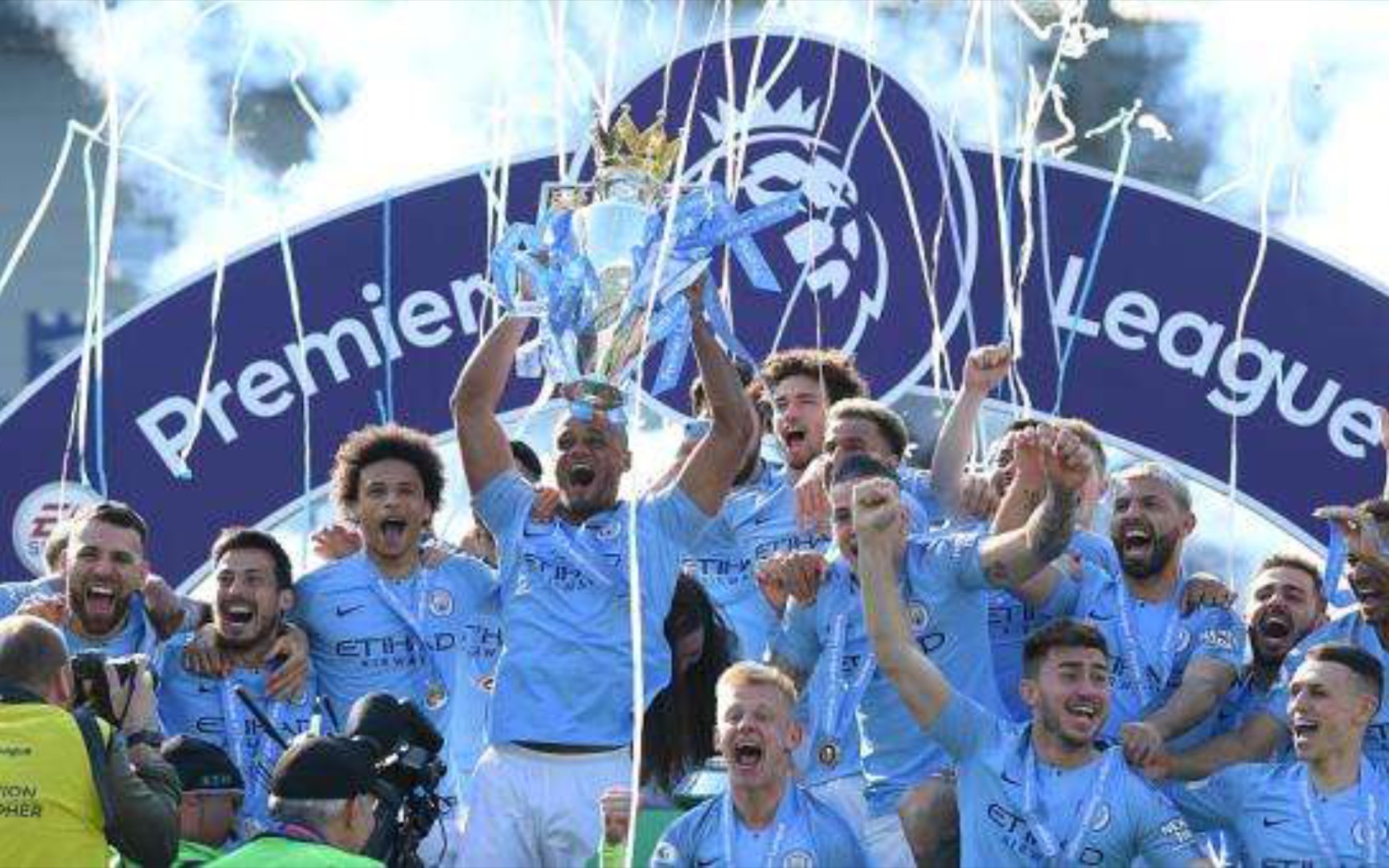 半自动铝条折弯机